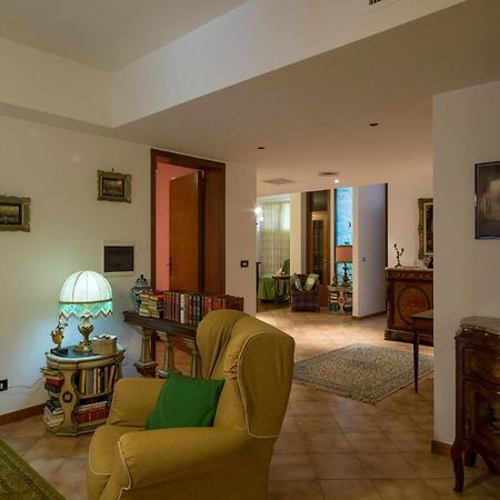 Family Friendly House Apartment Лече Екстериор снимка