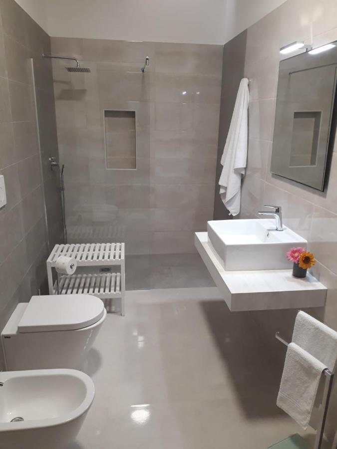 Family Friendly House Apartment Лече Екстериор снимка