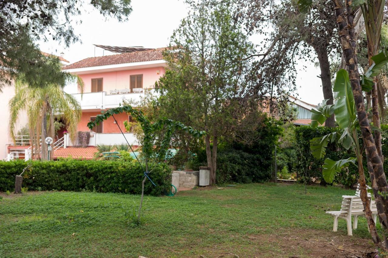 Family Friendly House Apartment Лече Екстериор снимка