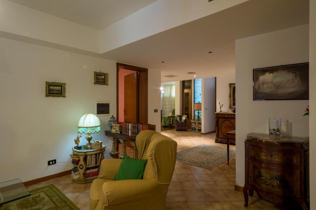 Family Friendly House Apartment Лече Екстериор снимка