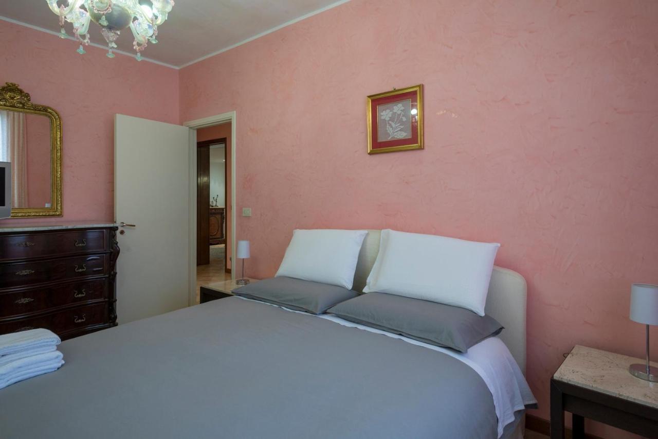 Family Friendly House Apartment Лече Екстериор снимка