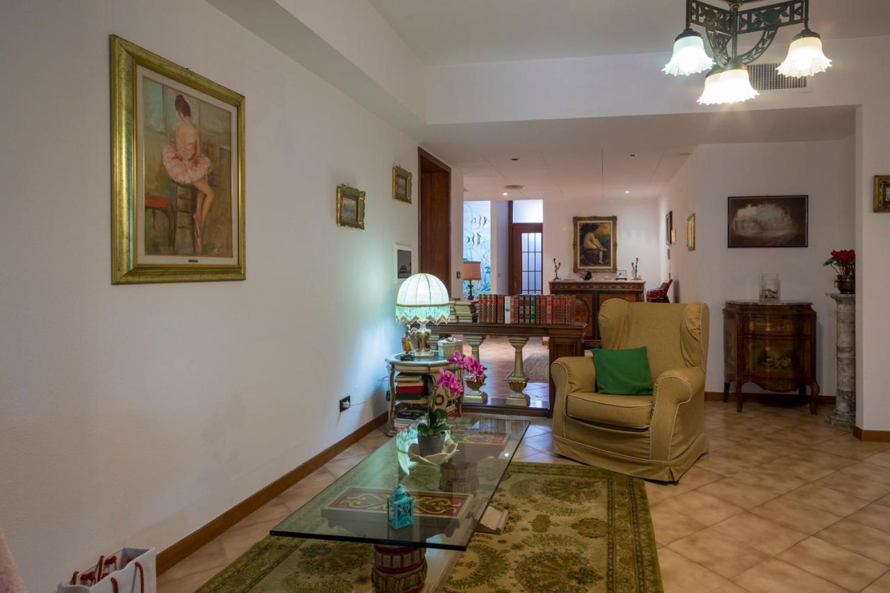 Family Friendly House Apartment Лече Екстериор снимка