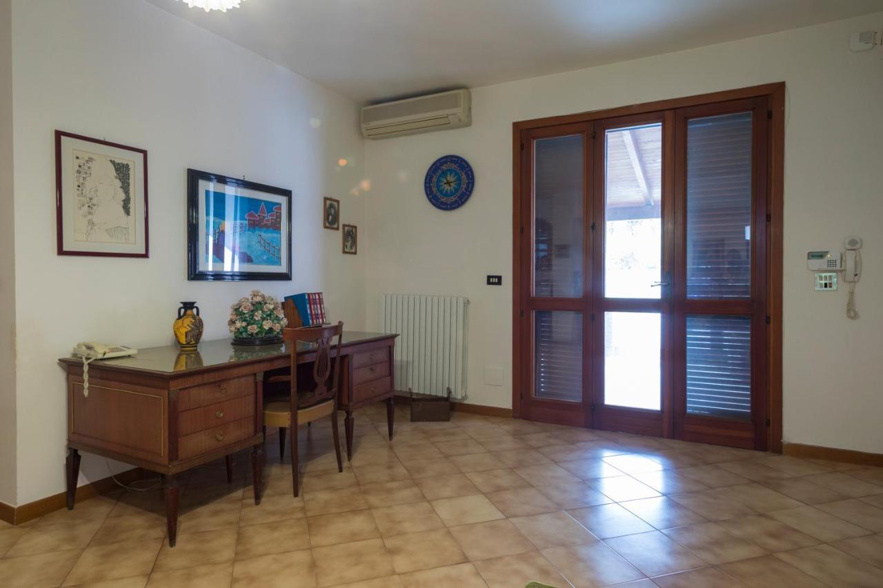 Family Friendly House Apartment Лече Екстериор снимка