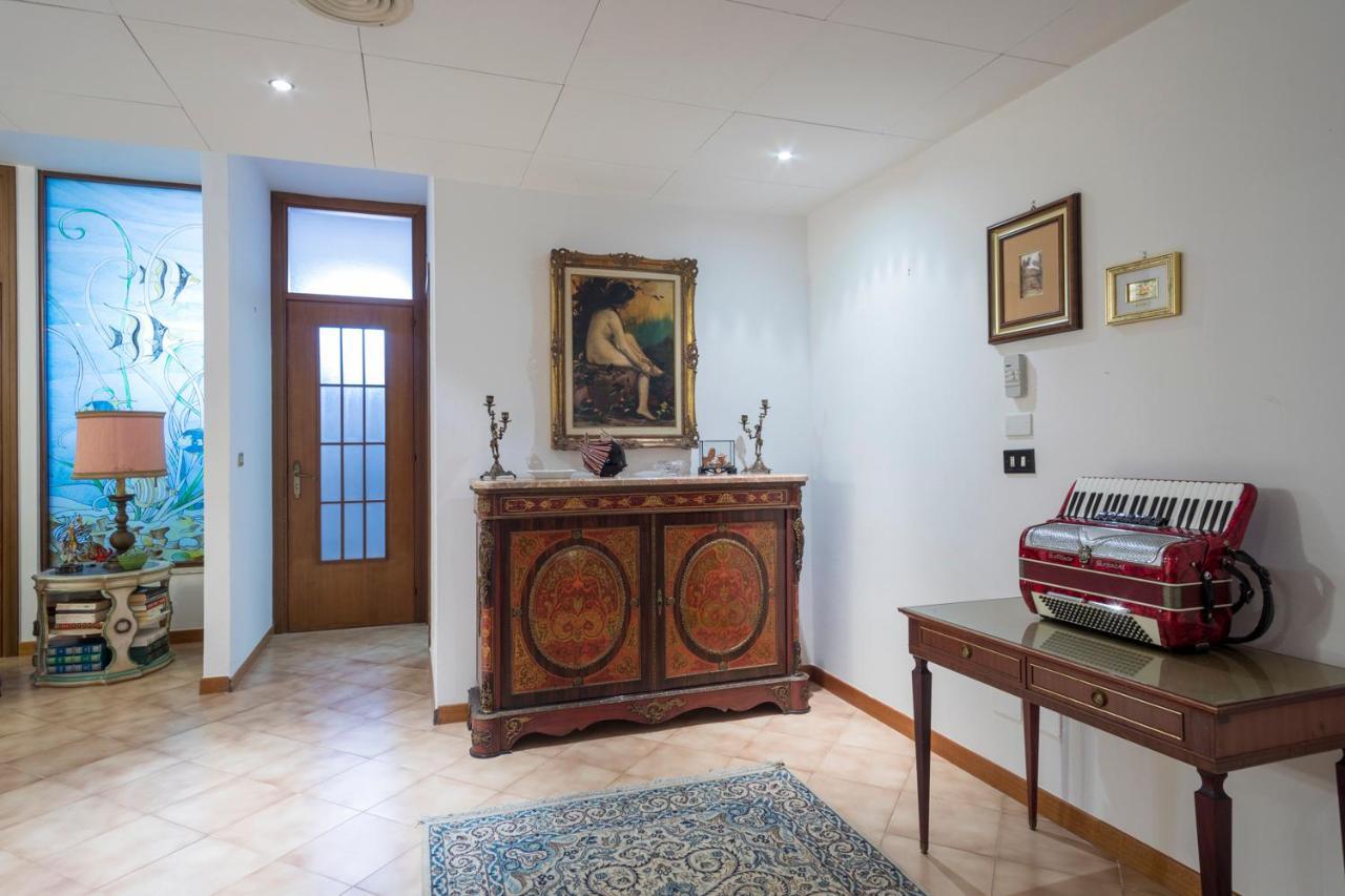 Family Friendly House Apartment Лече Екстериор снимка