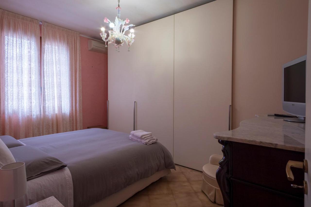 Family Friendly House Apartment Лече Екстериор снимка