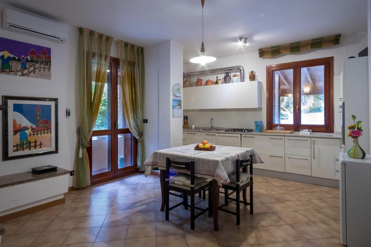 Family Friendly House Apartment Лече Екстериор снимка