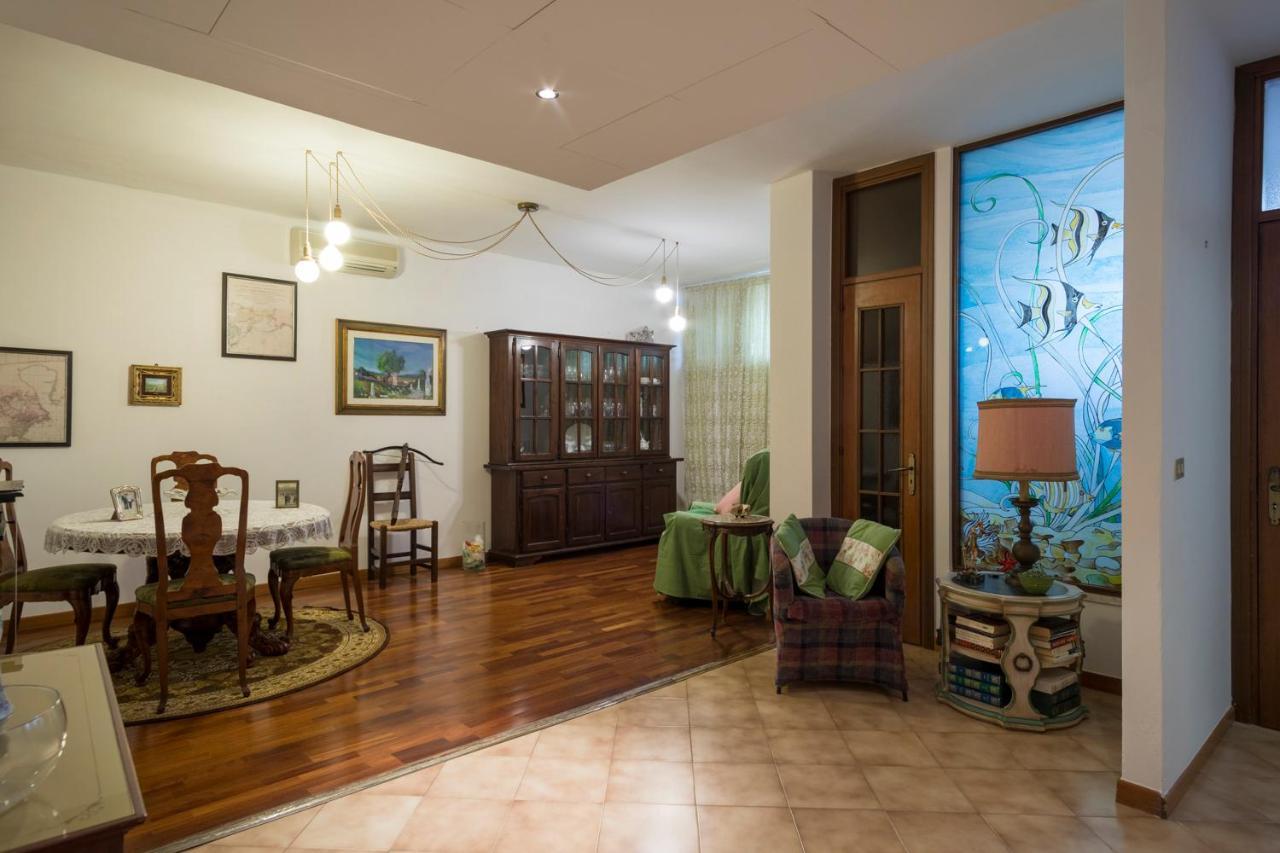 Family Friendly House Apartment Лече Екстериор снимка